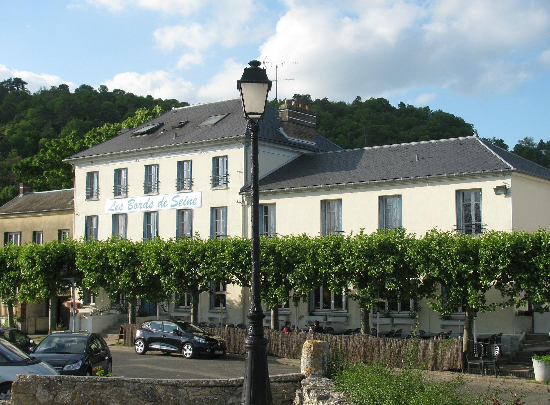 Logis Hôtel Les Bords De Seine, Hôtel à La Roche-Guyon