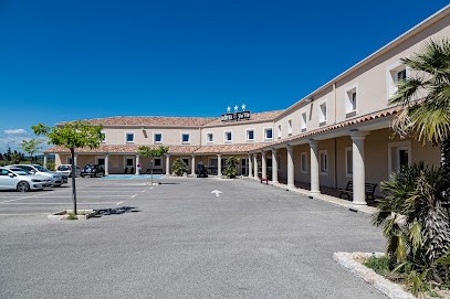 Hotel Le Ya'tis, Hôtel à Saint-Laurent-des-Arbres