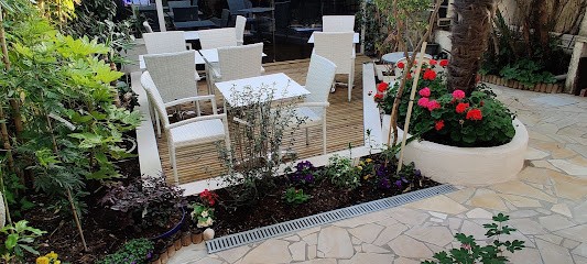 Logis Hôtel Les Bleuets, Hôtel à Royan