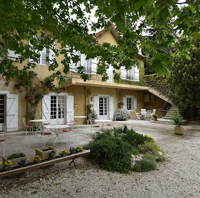 Logis Hôtel Le Mas De Valiguière, Hôtel à Saze