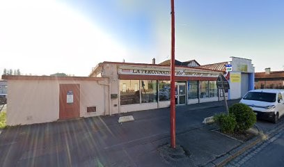 Ferreira Et Henriques, Hôtel à Péronne