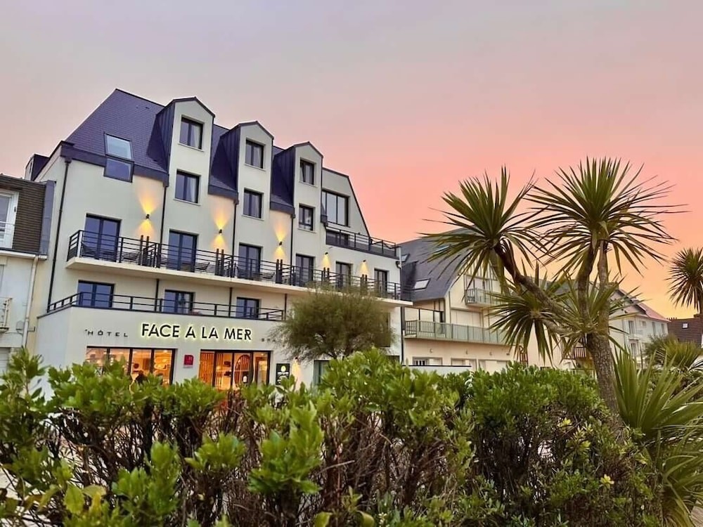FACE A LA MER - Hôtel & Spa, Hôtel à Merville-Franceville-Plage