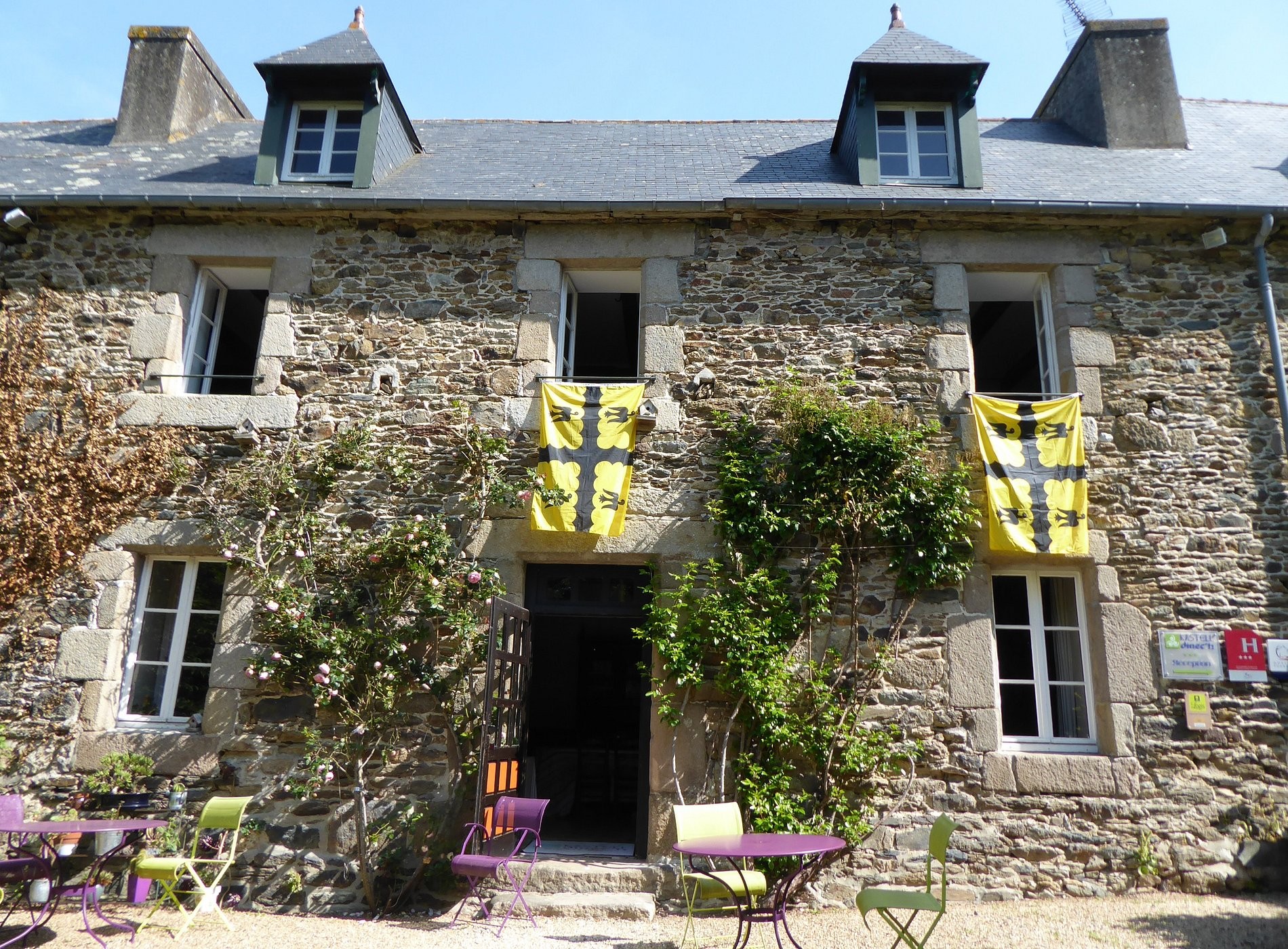 Hotel Kastell Dinec'h, Hôtel à Minihy-Tréguier