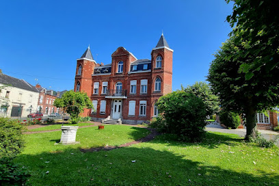 Le Petit Château Avesnois, Hôtel à Avesnes-sur-Helpe