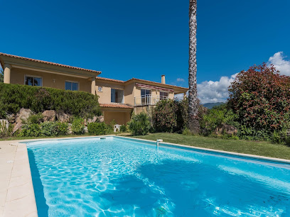 Villa Moderne Avec Piscine Privée- Belvilla By Oyo, Hôtel à Sant'Andréa-d'Orcino