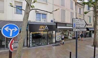 Ba Alassane, Hôtel à Châteaurenard