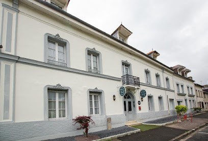 Hôtel De La Tour, Hôtel à Pont-de-l'Arche