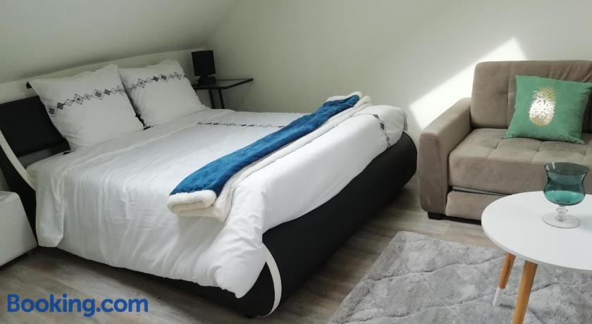 COSY STUDIO - LA MBETTA, Hôtel à Romilly-sur-Seine