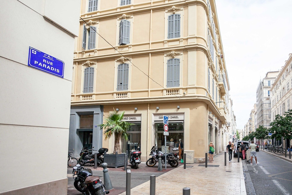 Amazing Apartment Opera Sainte Marseille - Belvilla By Oyo Hôtel à Marseille 01