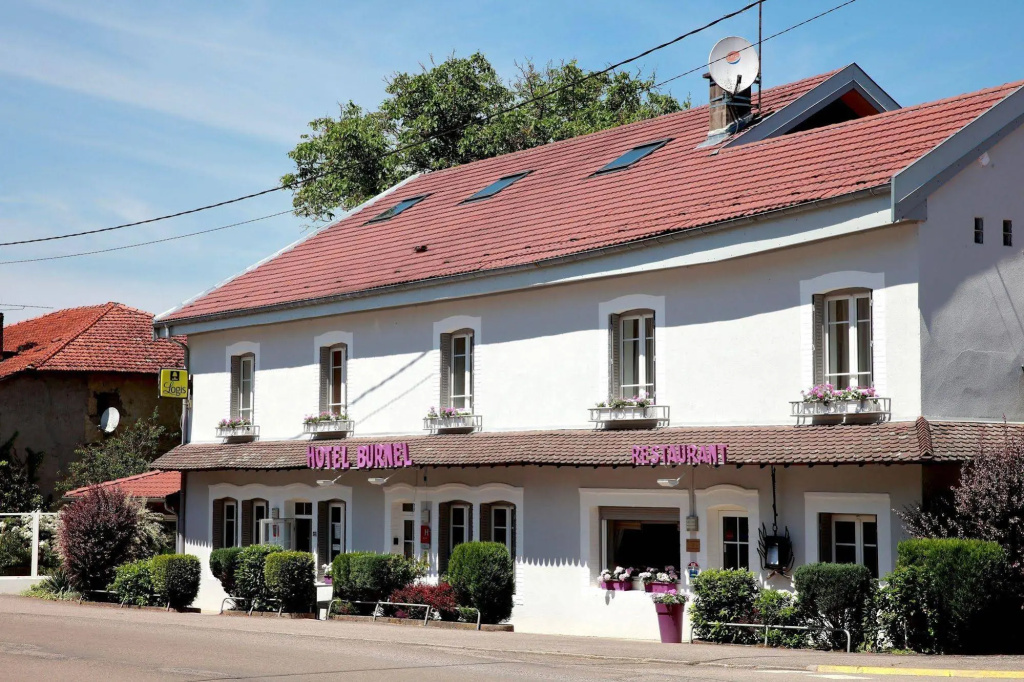 Logis Hôtel Burnel Et La Clé Des Champs Hôtel à Rouvres-en-Xaintois