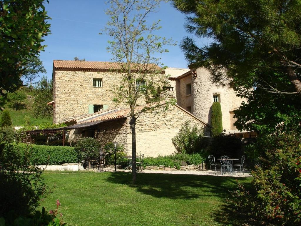 Domaine De La Grange Neuve, Hôtel à La Roque-sur-Pernes