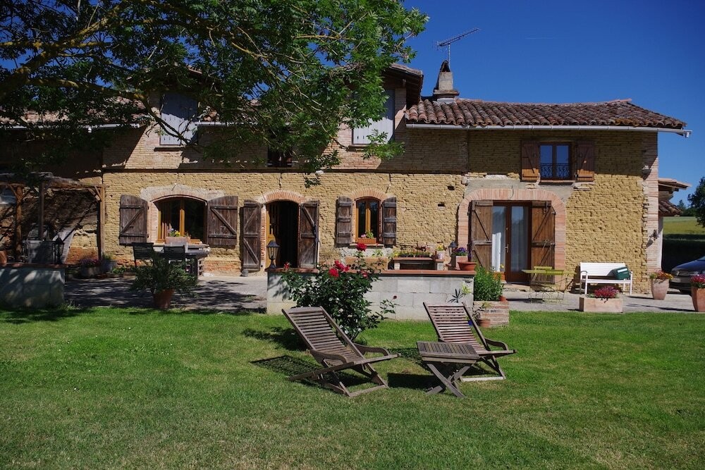 La Ferme de Menoun, Hôtel à Thil