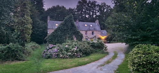 Pen Ar Pont, Hôtel à Pluzunet