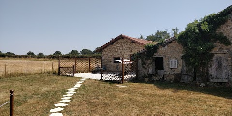 Nid D'Amour, Hôtel à Pleuville