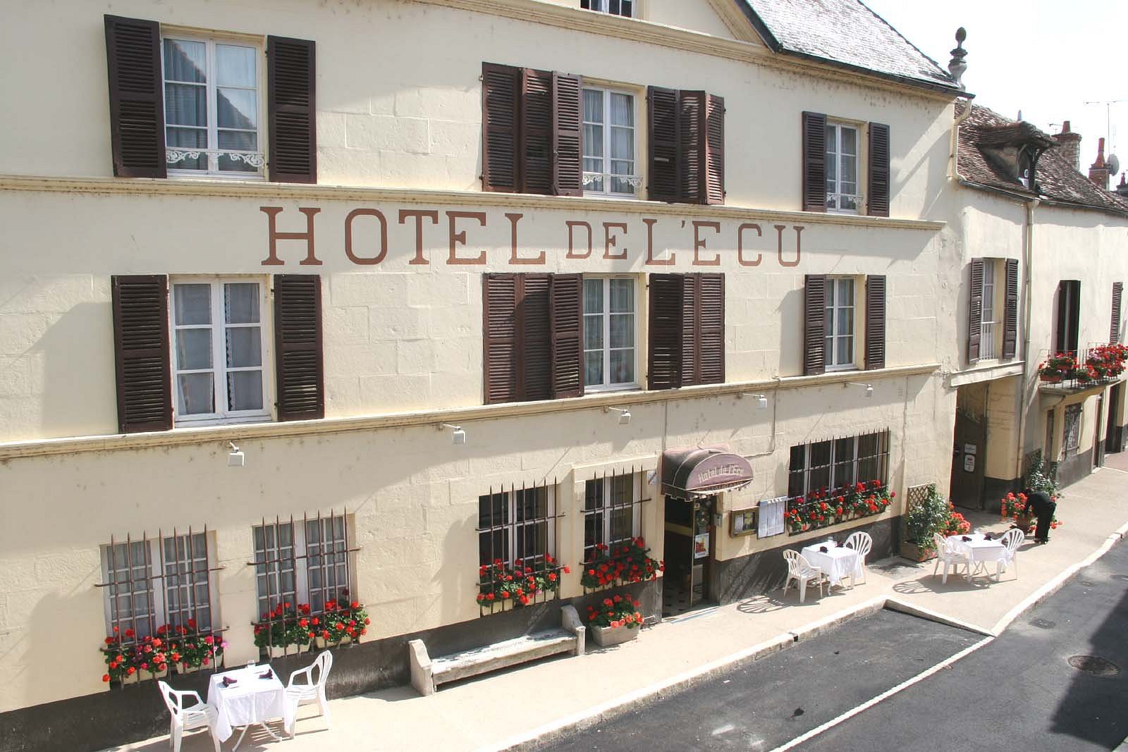 Logis Hôtel Restaurant De L'ecu Hôtel à Montbard