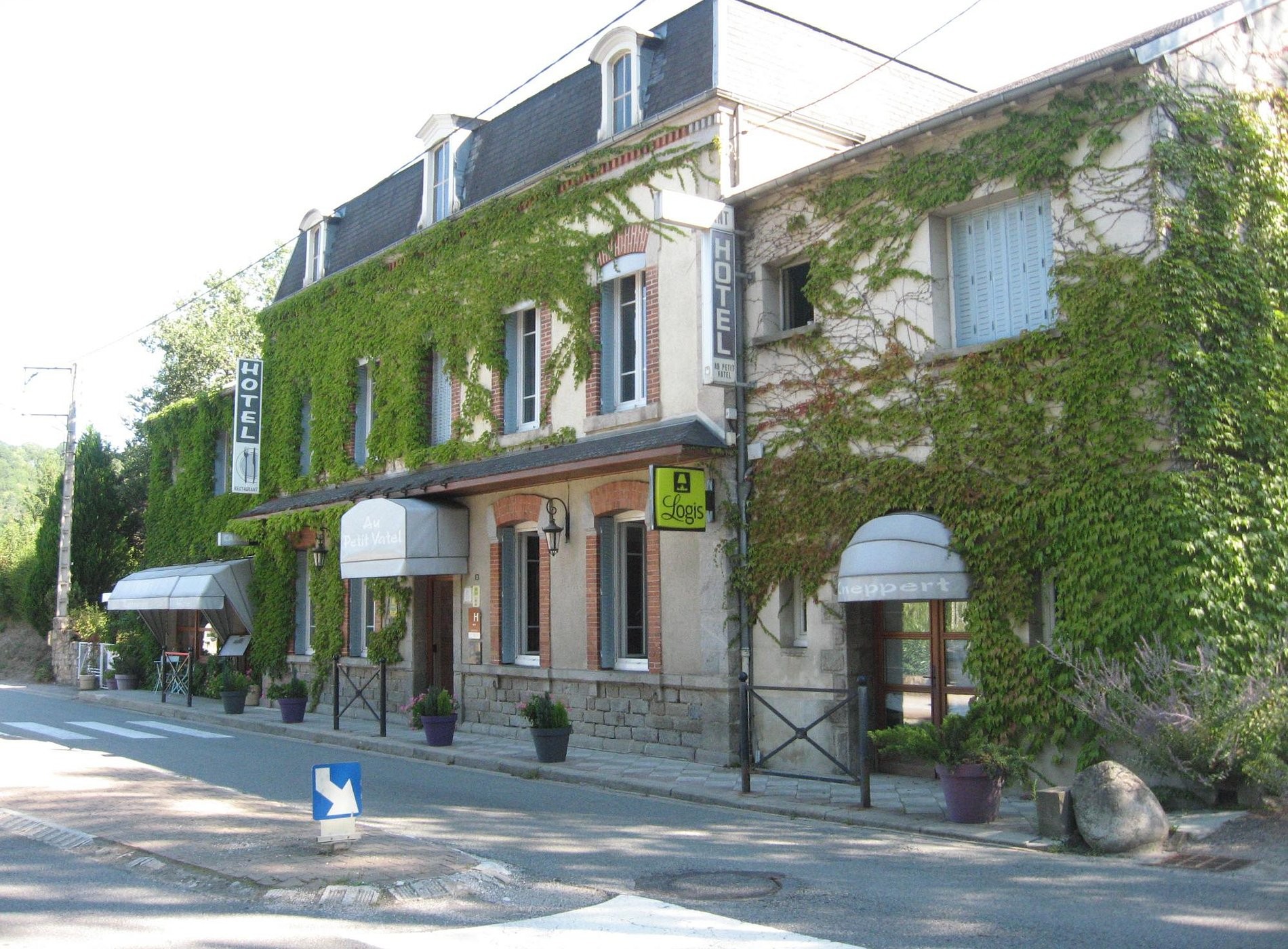 Logis Hôtel Au Petit Vatel, Hôtel à Moutier-Rozeille