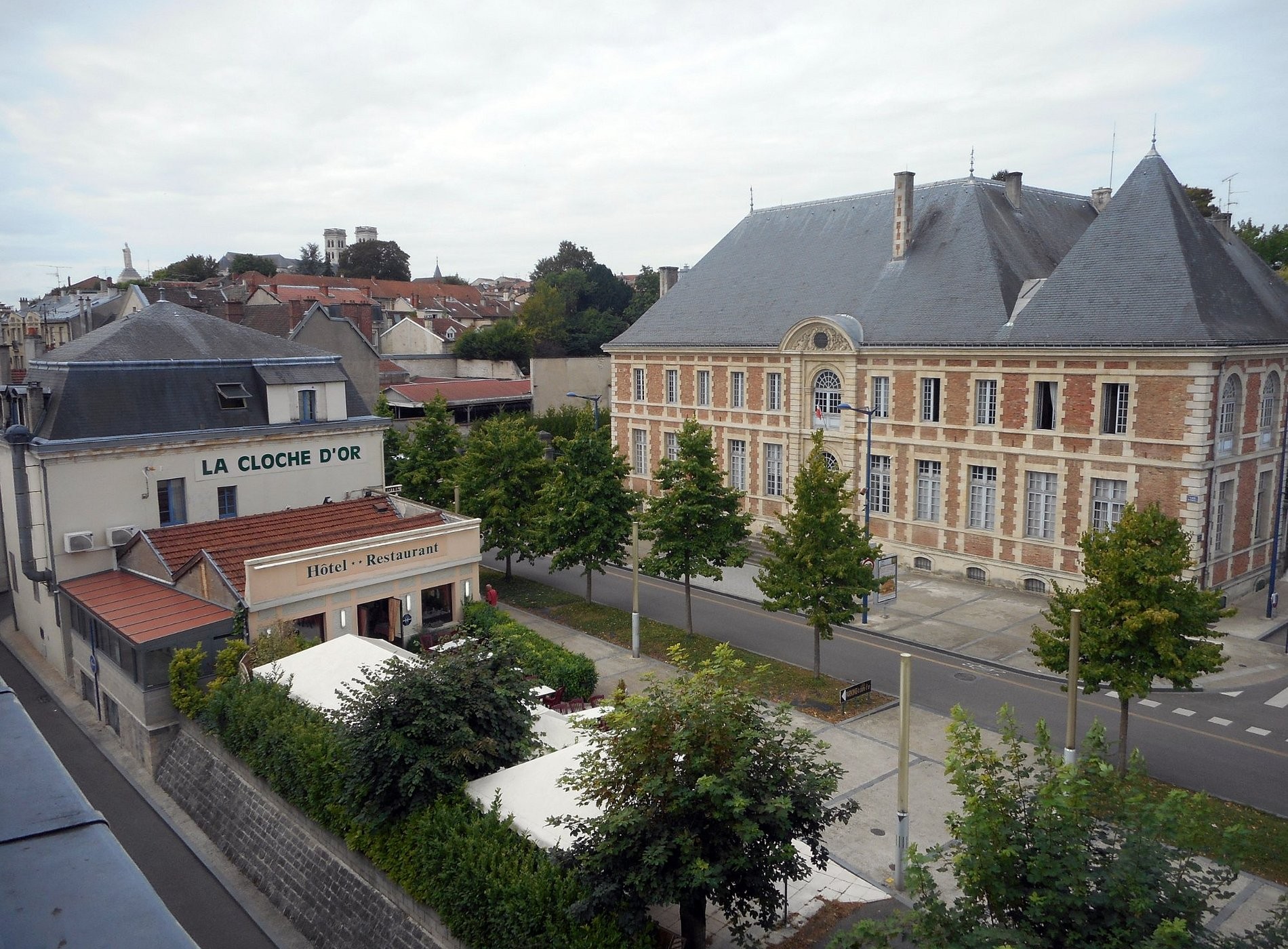 Hôtel Le Saint Paul, Hôtel à Verdun