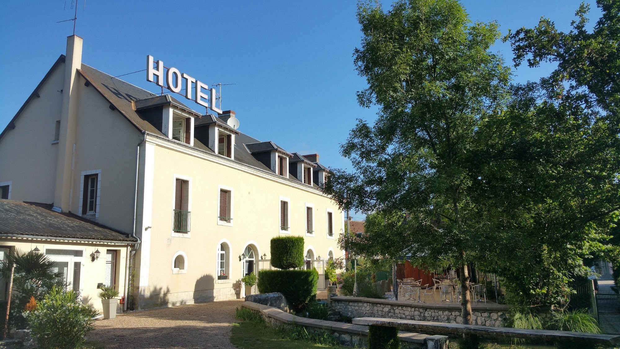 Hôtel et Restaurant Moulin de la Renne - Adult Only, Hôtel à Thésée