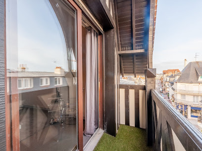 Apartment With Parking On Place De Morny - Belvilla By Oyo Hôtel à Deauville