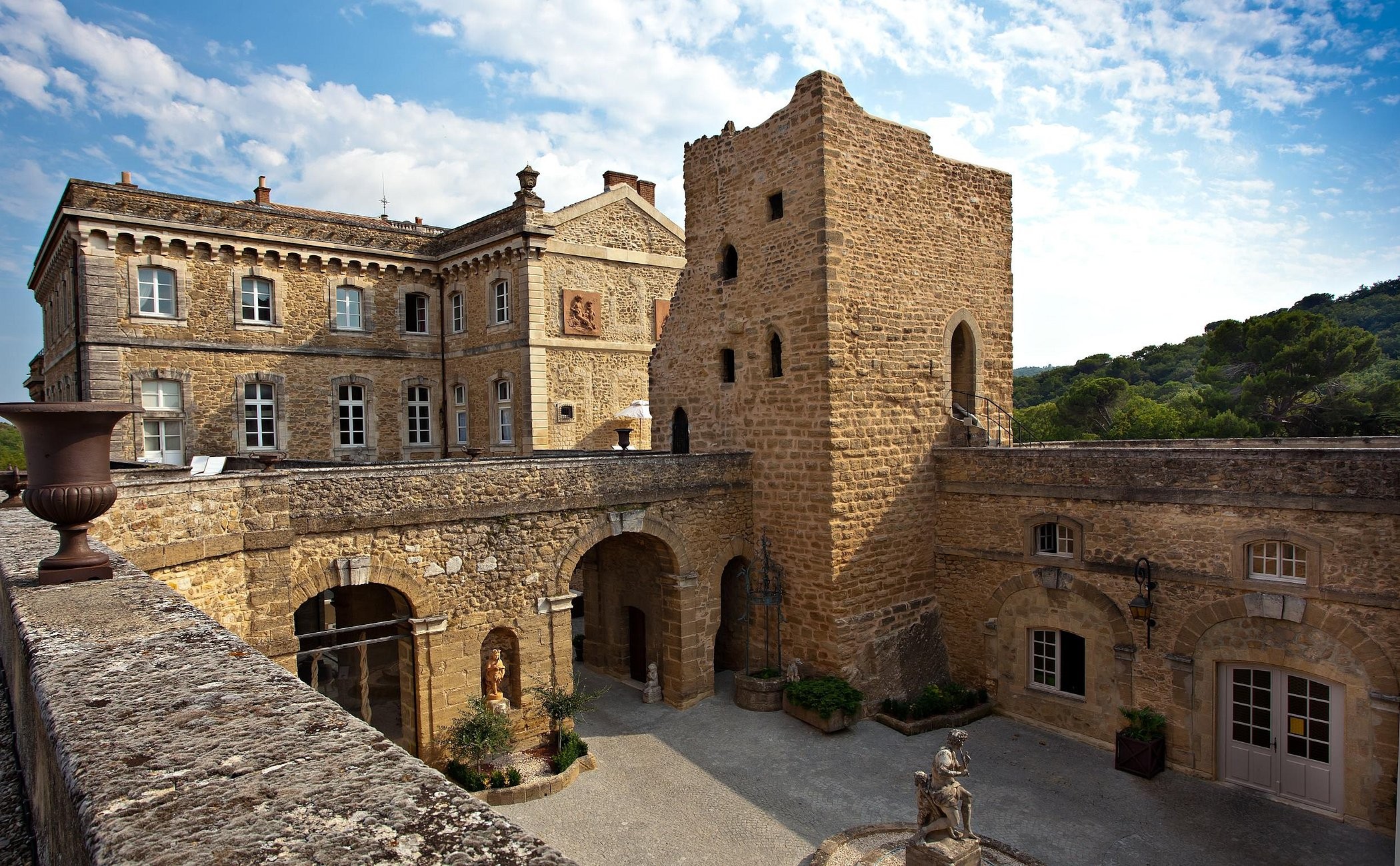 Chateau De Rochegude, Hôtel à Rochegude