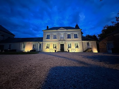 Au domaine du Pré Dieu (Gîtes, Suite, Nuits insolites, Spa, Sauna, Piscine et Canoës), Hôtel à Crécy-sur-Serre