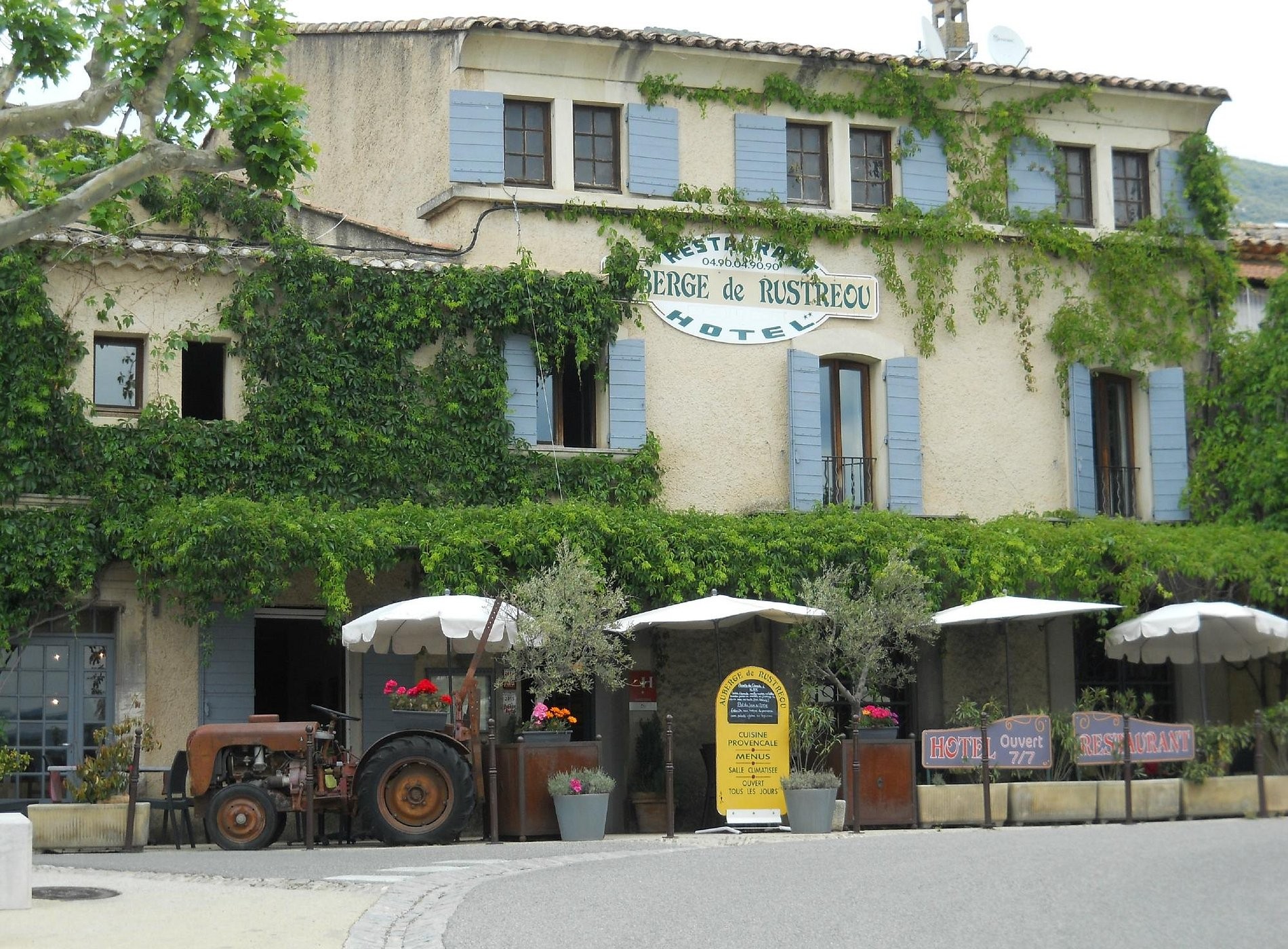 Auberge De Rustreou, Hôtel à Rustrel