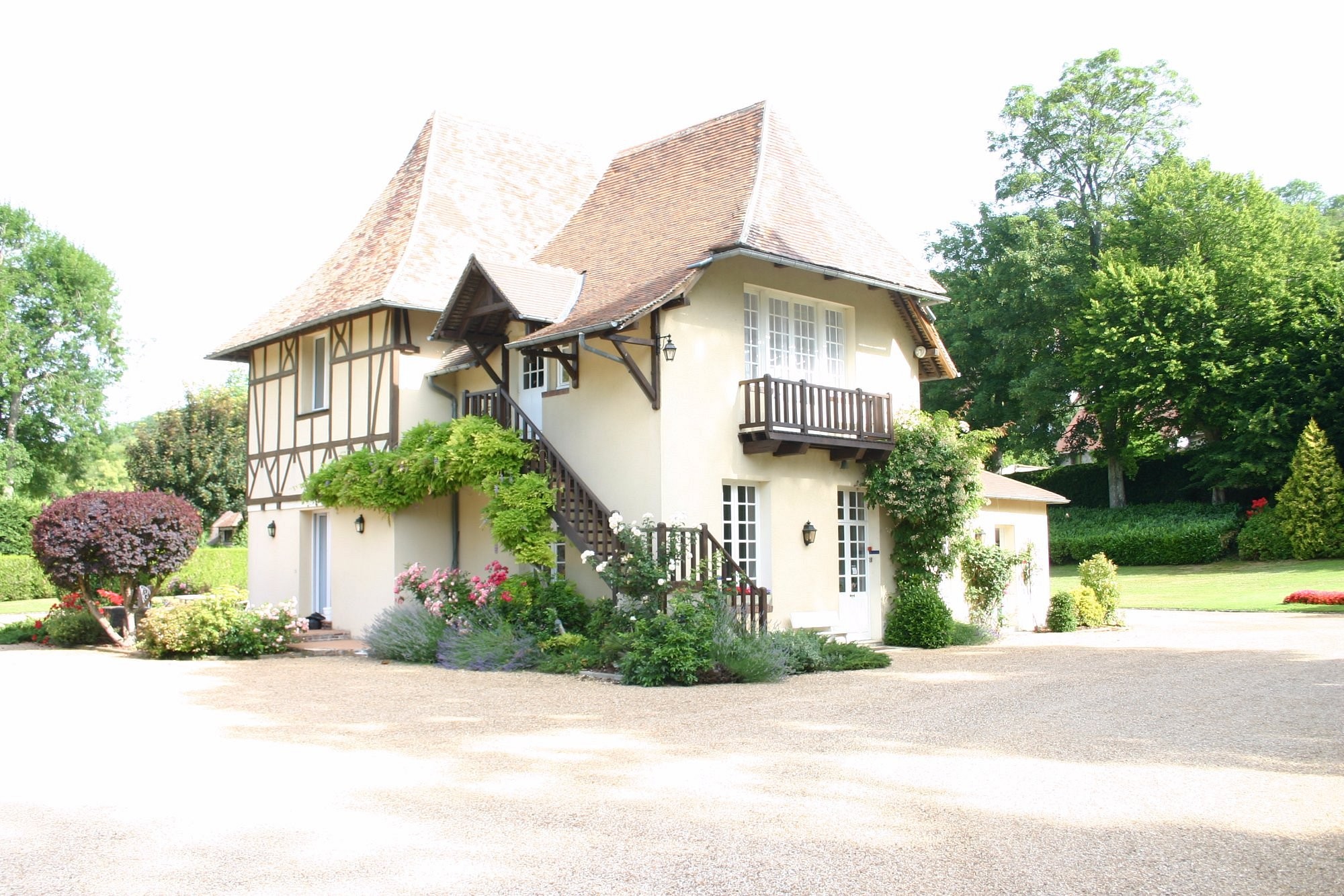 Hotel Domaine de la Reposee - Club 33, Hôtel à Cherisy