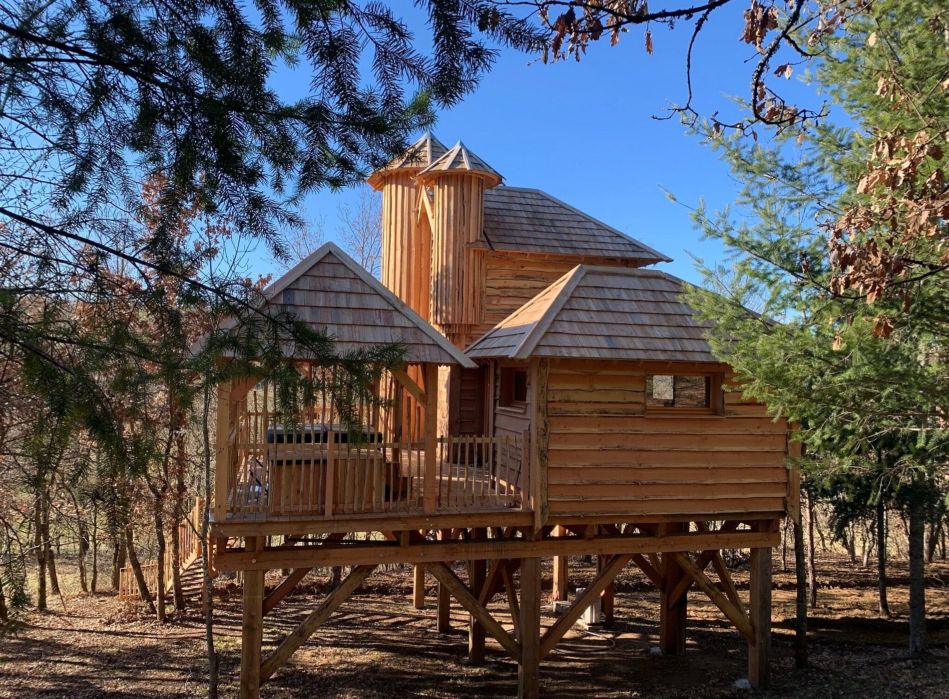 Cabanes Châteaux Peydébé & Spa - Auvergne - Cabanes dans les arbres avec Jacuzzi privatif, Hôtel à Vieille-Brioude