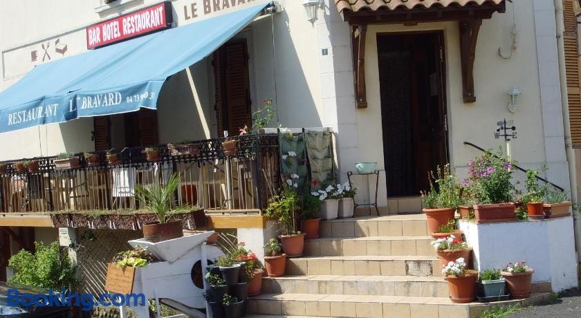 Le Bravard, Hôtel à Jumeaux