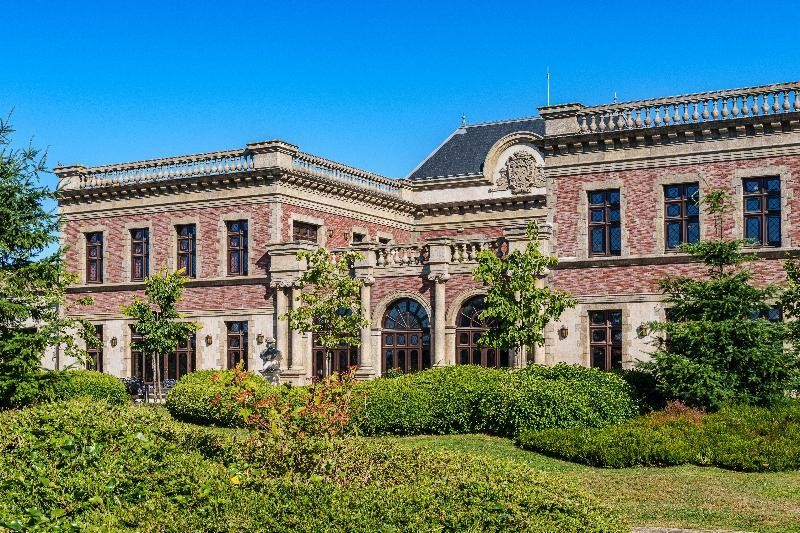 Le Camp du Drap d'Or, Hôtel aux Epesses