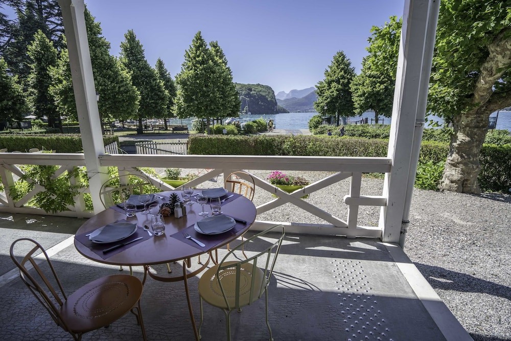 The Flower Pavilion, Hôtel à Menthon-Saint-Bernard