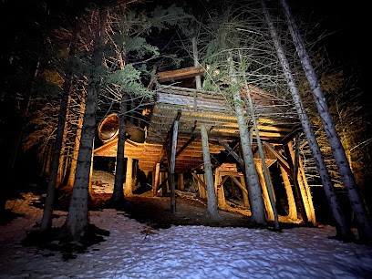 Treehouses - Between Earth and Sky, Hôtel à Saint-Nicolas-la-Chapelle