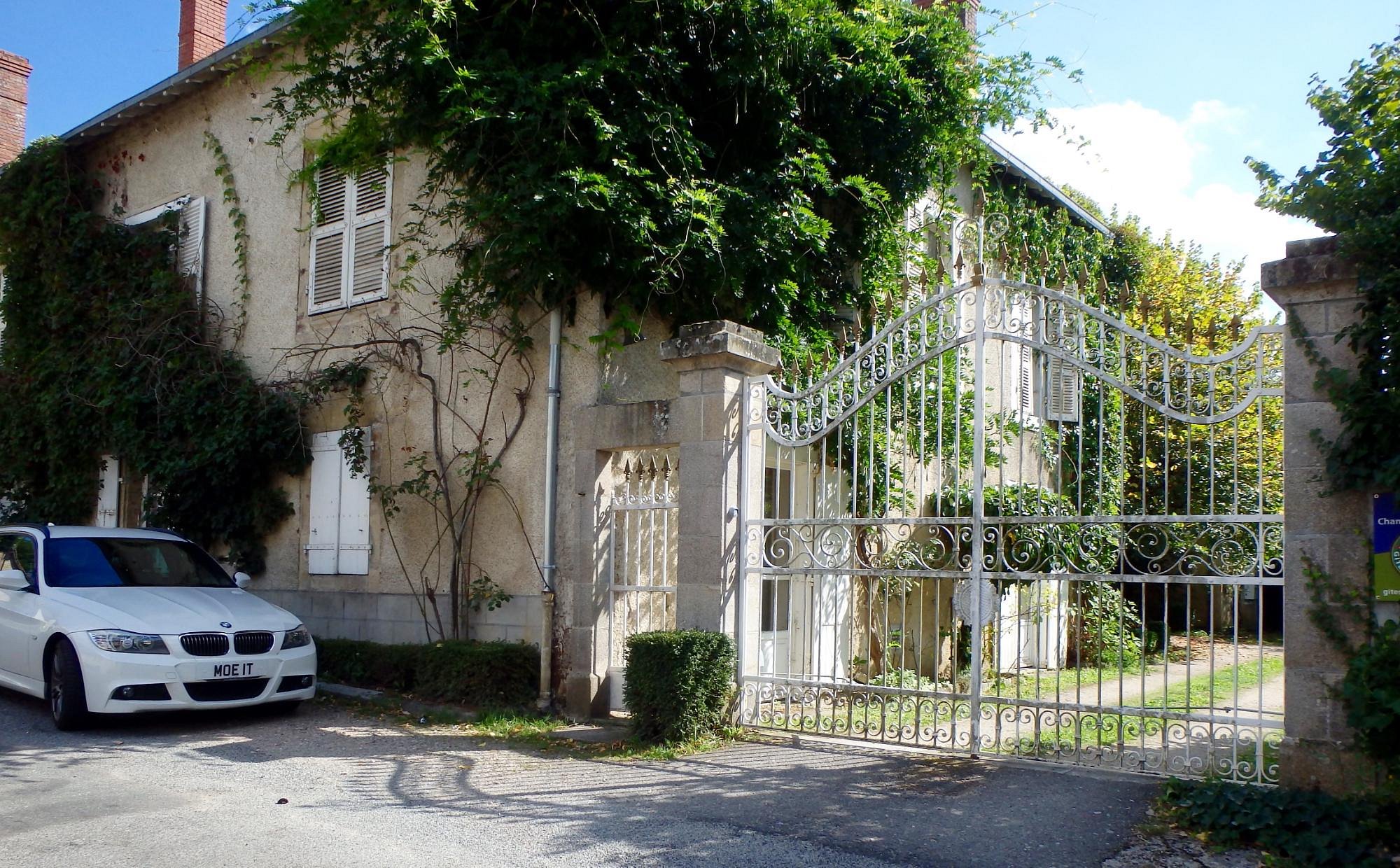 Domaine De La Dame De Laurière, Hôtel à Solignac