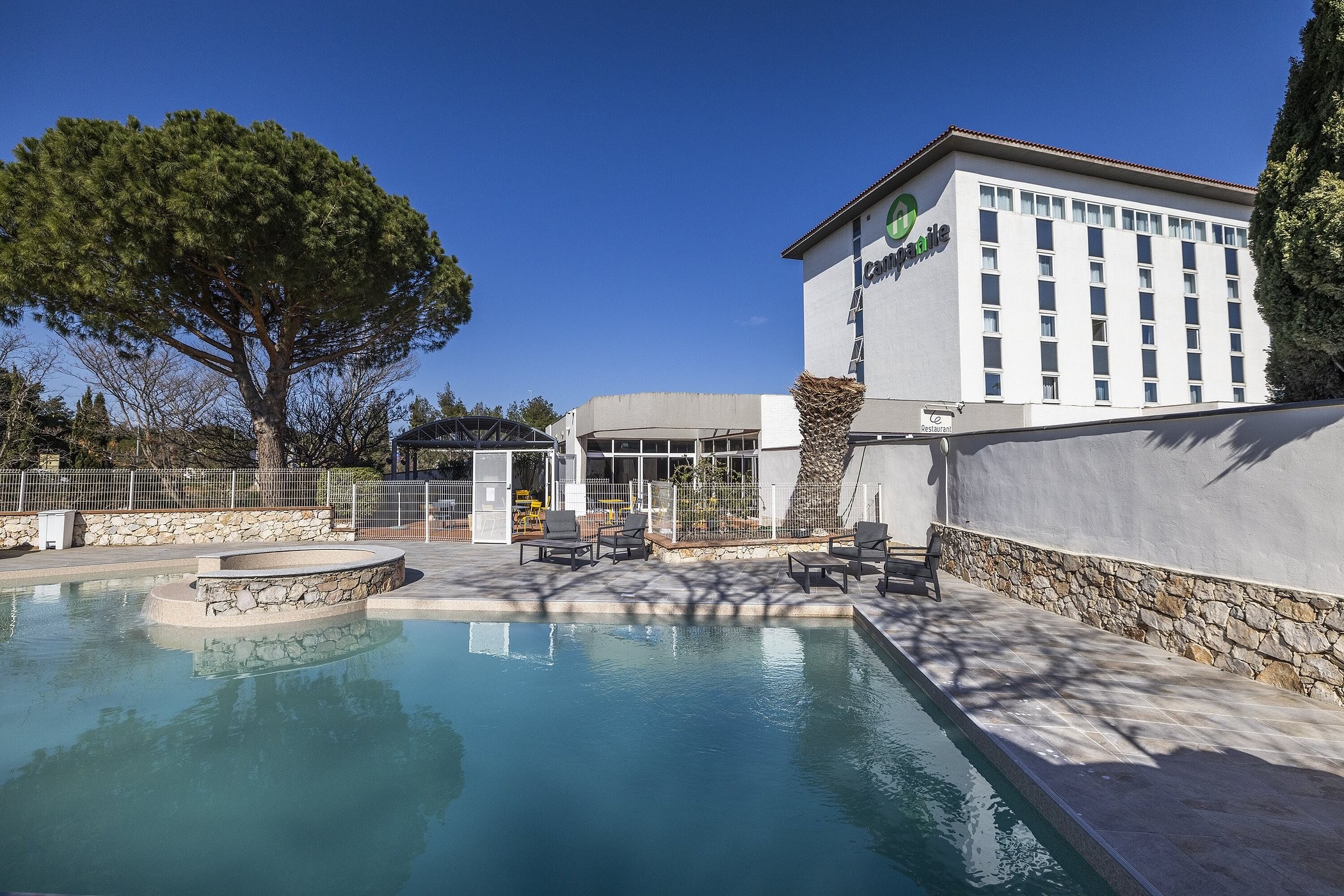 Hôtel Restaurant Campanile - Perpignan Aéroport, Hôtel à Rivesaltes