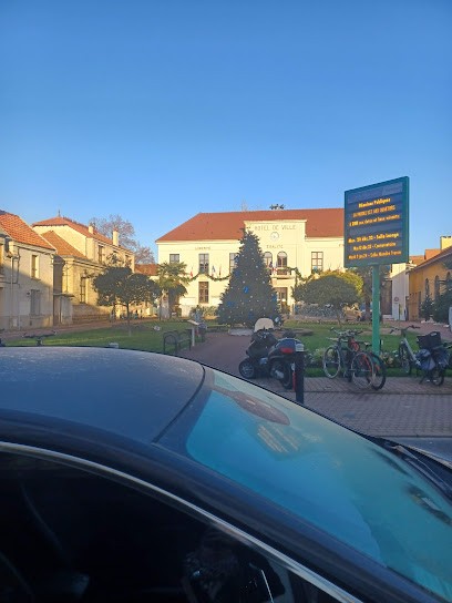 Hotel De Ville, Hôtel à Montesson