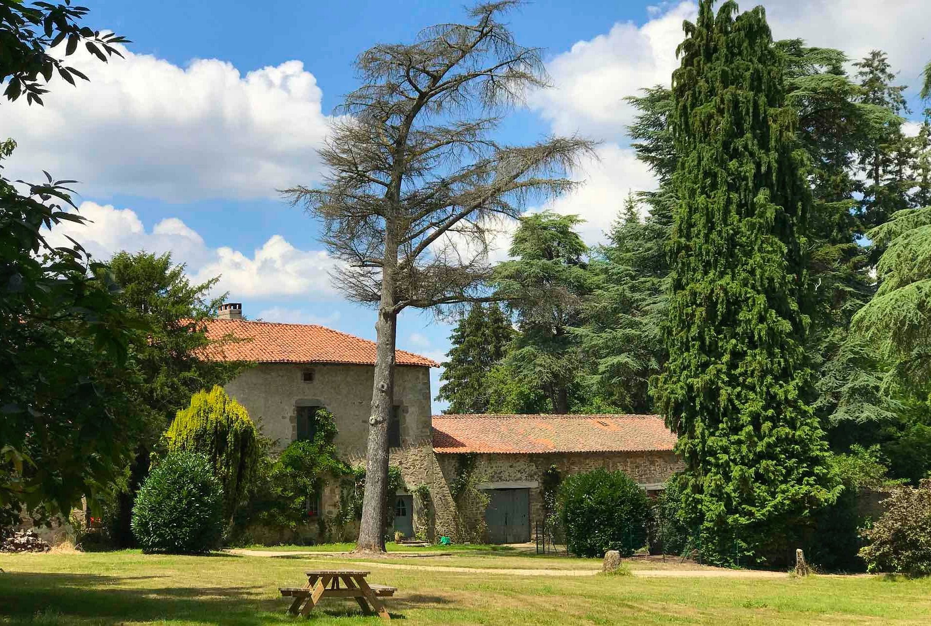 LaCourBienetre, Hôtel au Buis