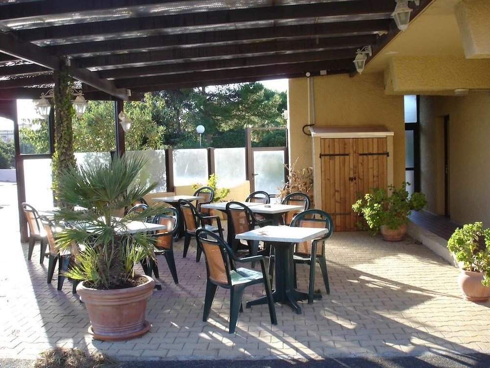 Rev'Hôtel, Hôtel à Leucate