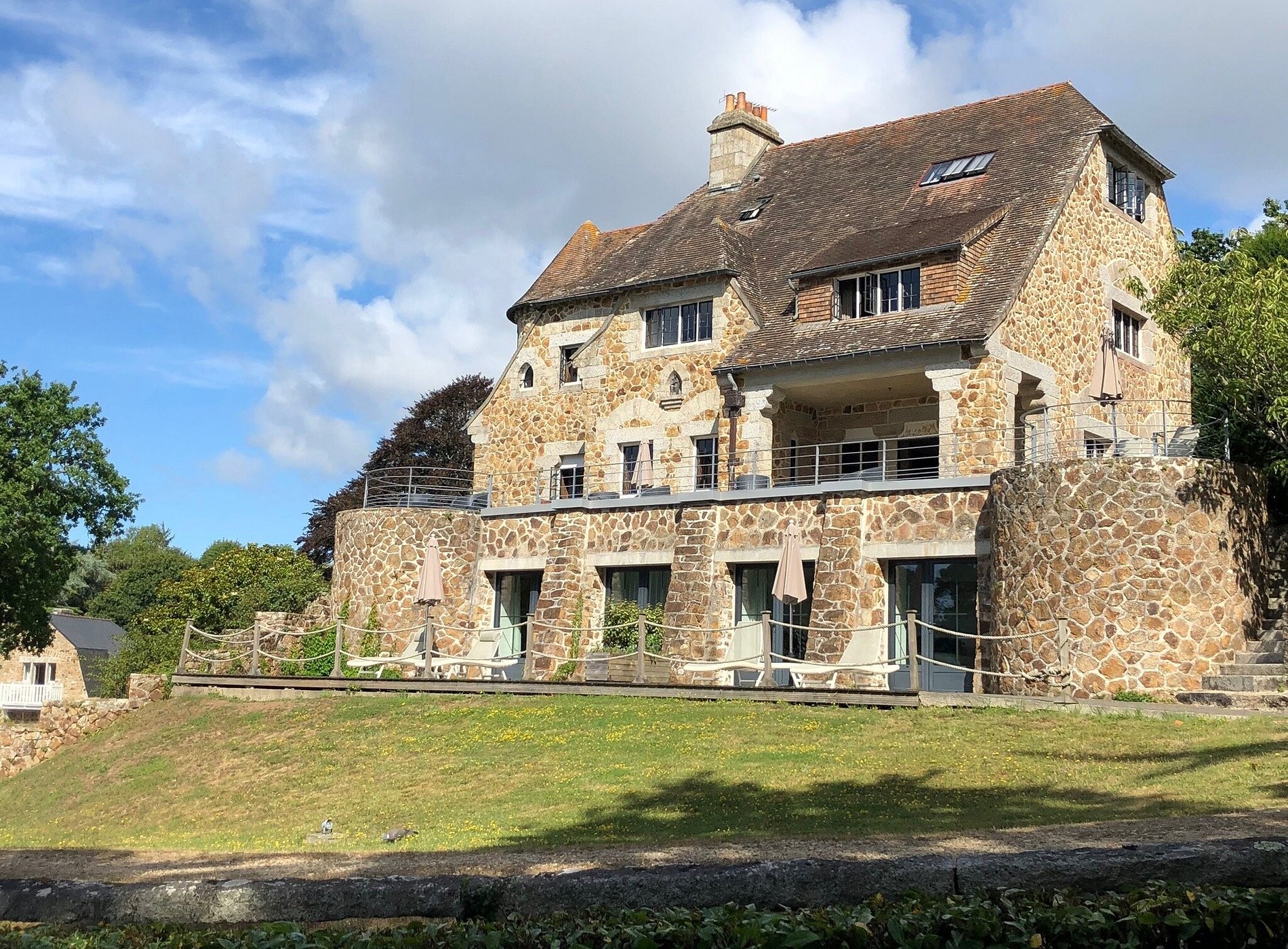 Manoir Dalmore, Hôtel à Névez