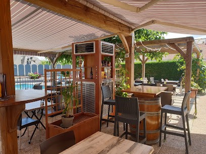 Logis Hôtel Cruzel, Hôtel à Saint-Étienne-de-Maurs