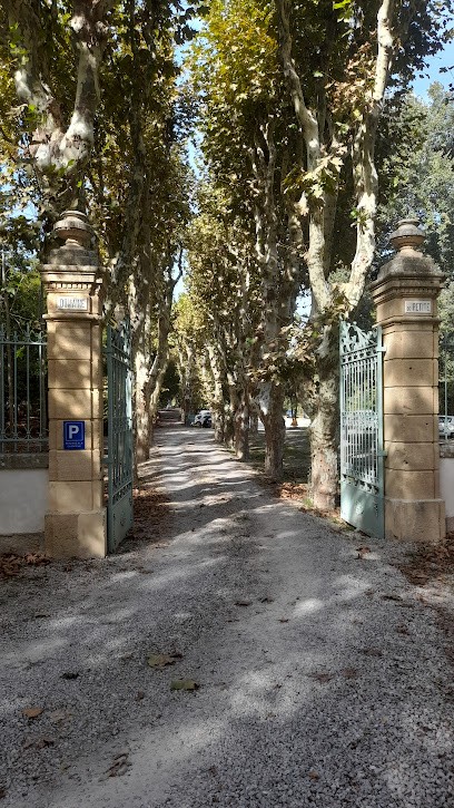 Domaine De Petite, Hôtel à Grans