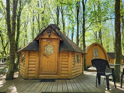 Le Domaine Insolite De Brocéliande, Hôtel à Paimpont