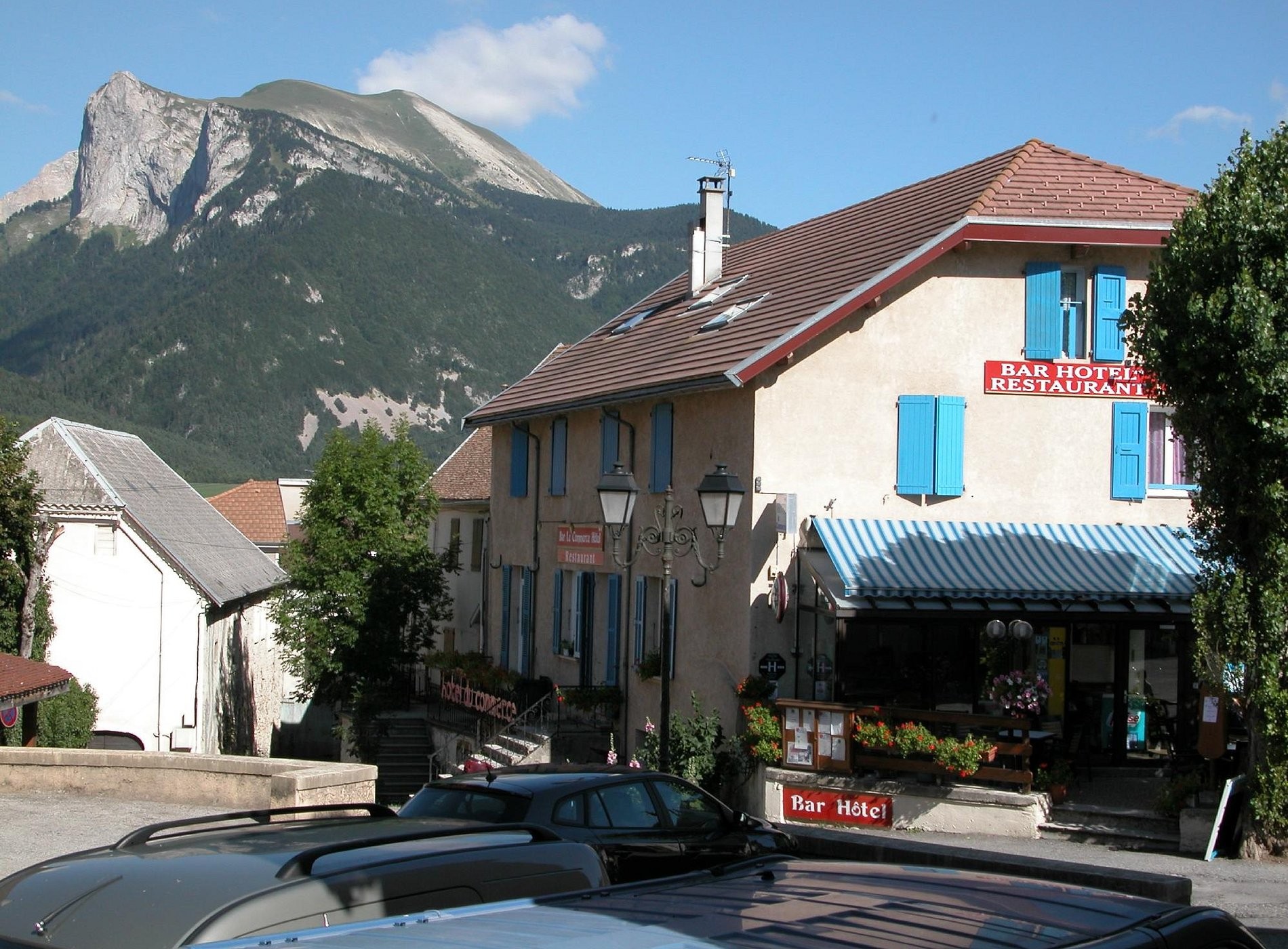 Hotel Le Commerce, Hôtel à Lus-la-Croix-Haute