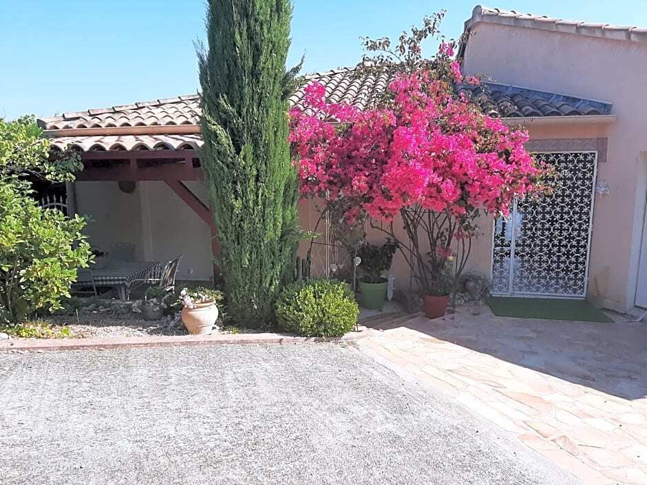 Casa Tozza, Hôtel à Albitreccia