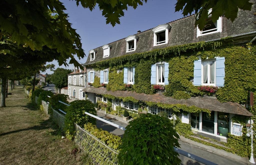 Logis Hostellerie Saint Jacques, Hôtel à Saint-Saud-Lacoussière
