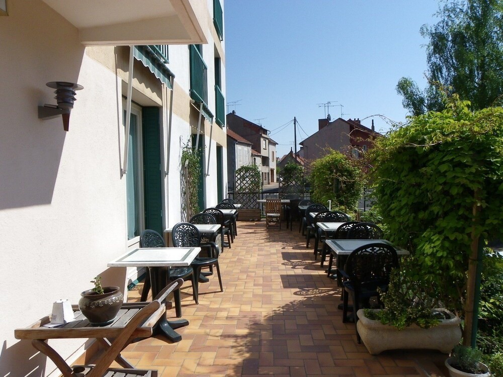 Le Lyon Vert Hôtel, Hôtel à Commentry