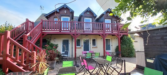 Auberge Le Cheval Blanc, Hôtel à Saint-Gatien-des-Bois
