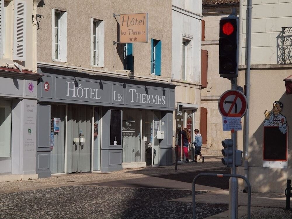 Hôtel Les Thermes, Hôtel à Jonzac