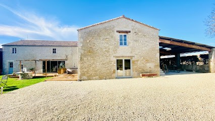 Gîtes & Hôtel De Prestige - La Ferme De Melody Et Max, Hôtel à Saint-Médard-d'Aunis