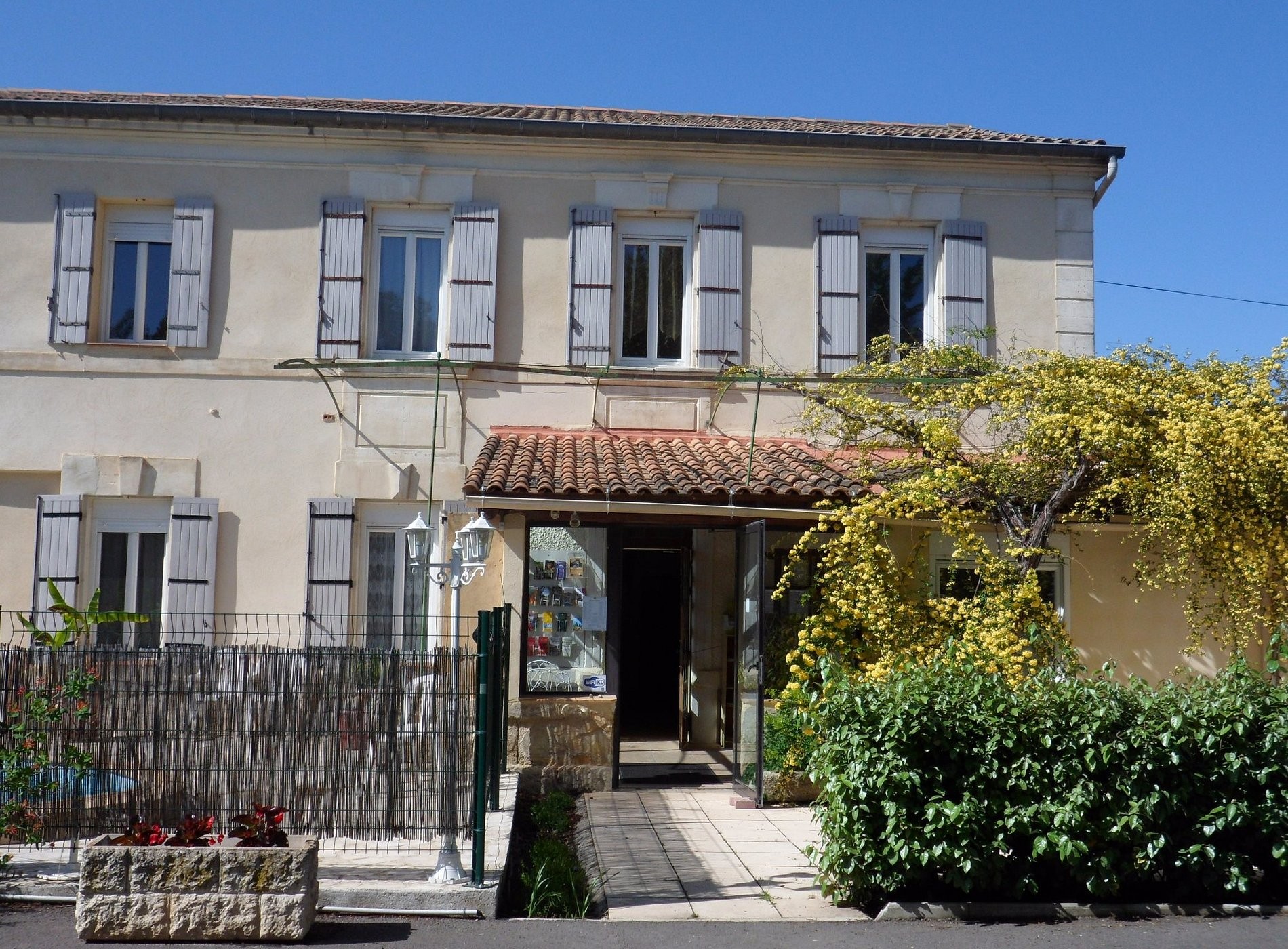 L'escale Des Alpilles, Hôtel à Rognonas