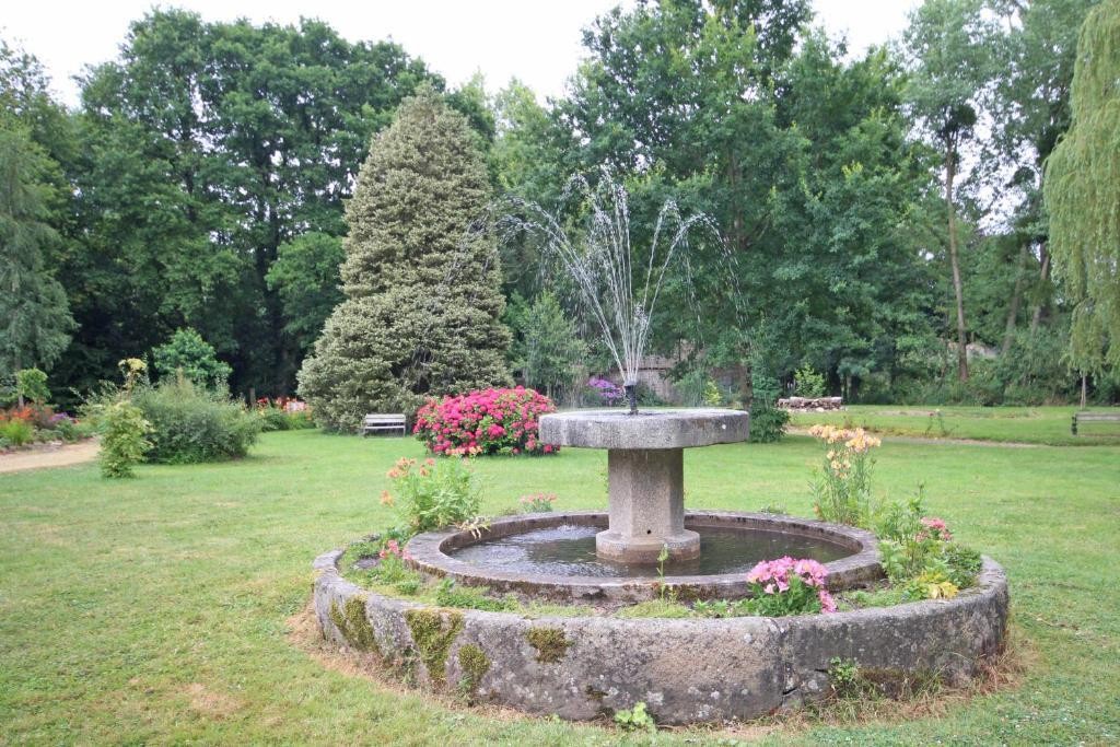Logis Hôtel De France Rest. Grill Au Feu De Bois, Hôtel à Domfront en Poiraie